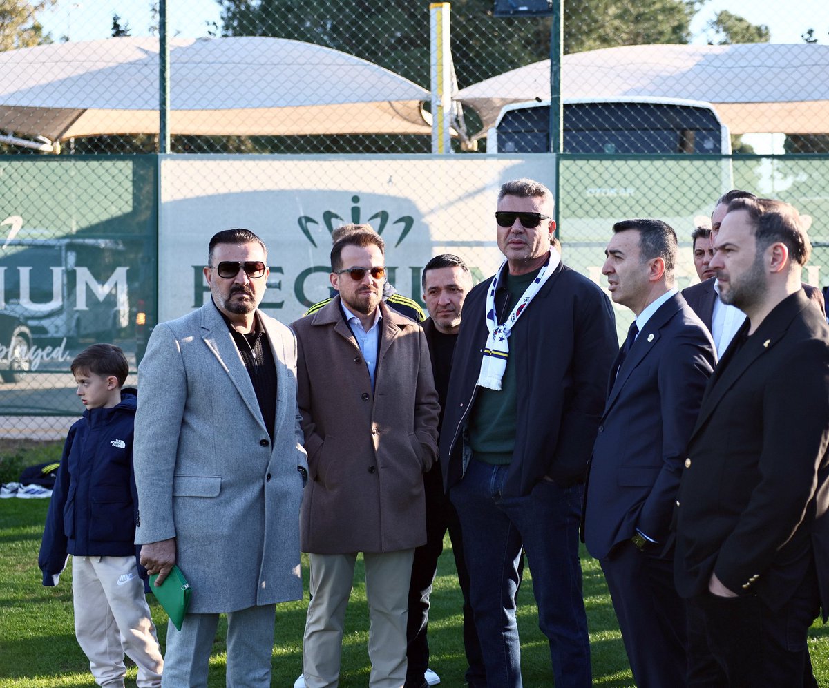 Acaba ne oldu bu vatandaşlar
Forvet almadıkları için Talisca’nın sakatlığıyla her şey altüst olmuş olabilir mi?
Stoper almadıkları için Yiğit Efe’ye kaldığımız için olabilir mi?
Şampiyonluğu sattılar.
Eğer biri kovulacaksa ilk yönetim olmalıdır
#sadettinsaranistifa
#KGvFB