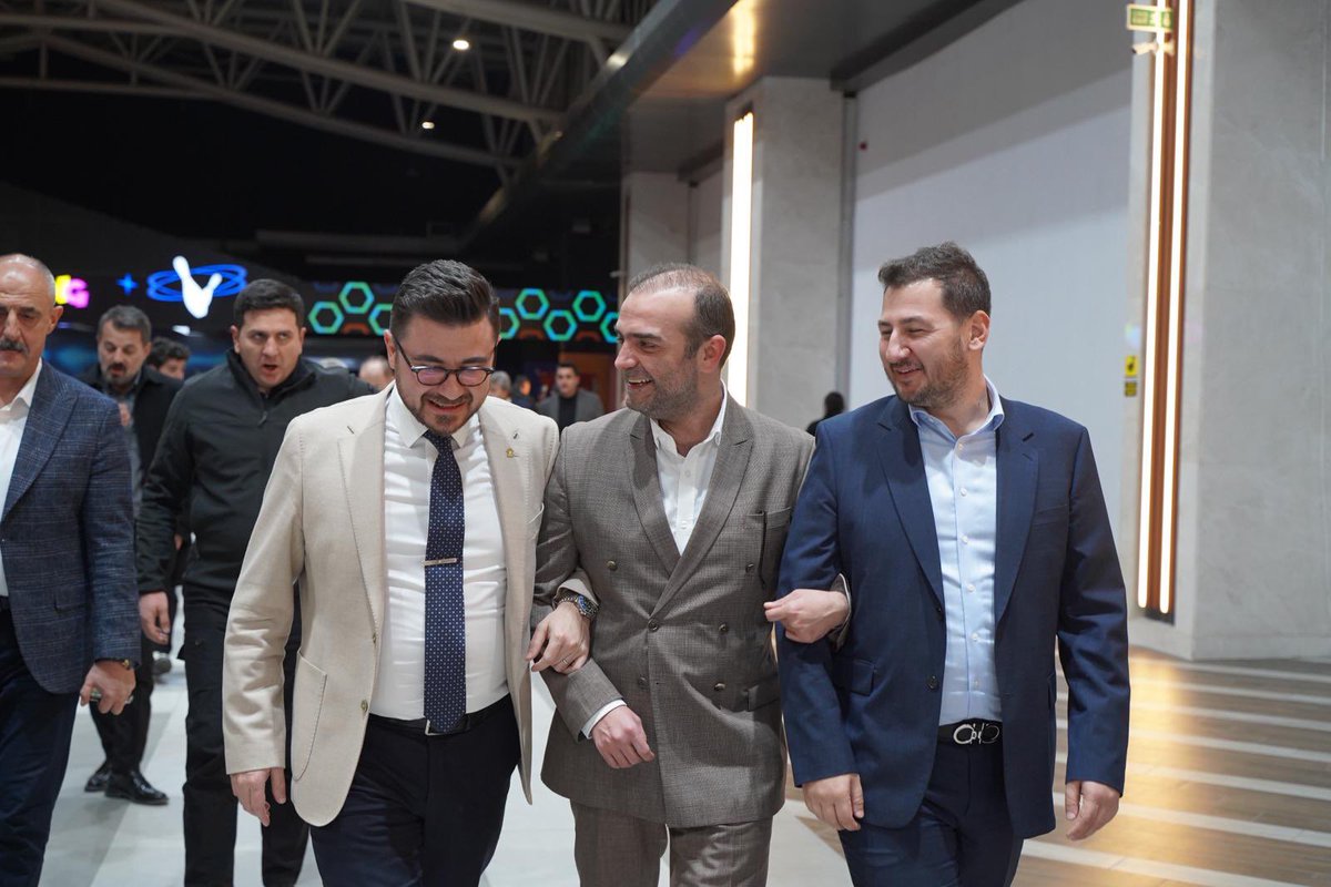 serdarkavafoglu's tweet photo. Ak Parti genel başkan vekilimiz @mustafaelitas  ve @Akparti Kayseri il başkanımız Hüseyin Okandan ile bir aradaydız🇹🇷 https://t.co/cBZsSaRmzA