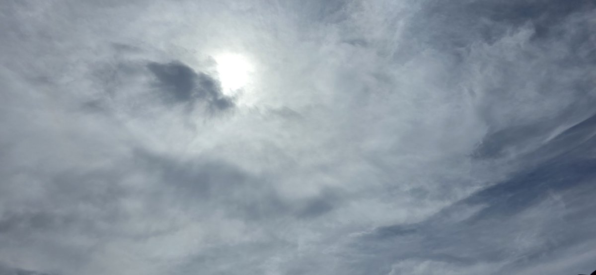 GlobalCHEMTRAIL's tweet photo. #Manmadeclouds #Chemtrails https://t.co/3EDeBdU88C