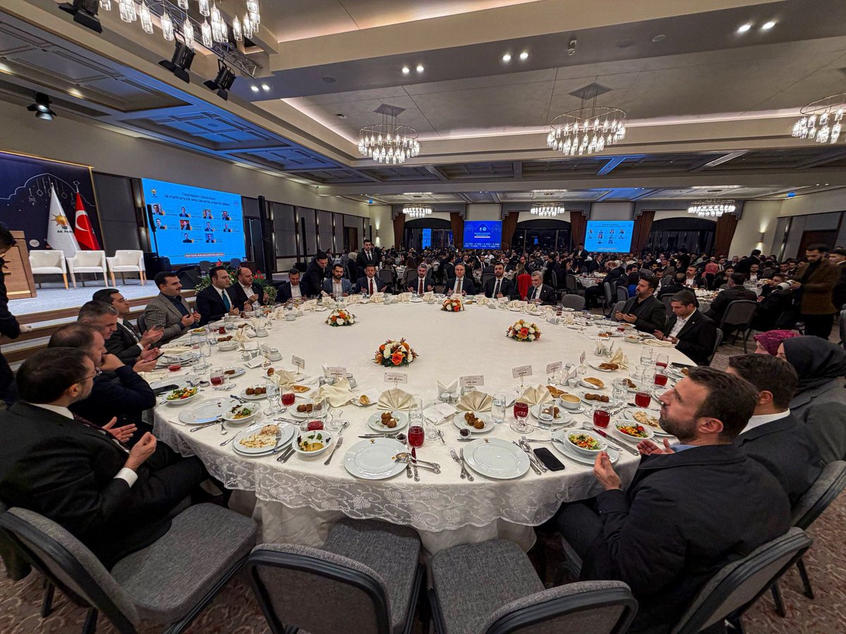 Geçmişten Günümüze AK Gençlik İftarı’nda, gençlik kollarımızda görev yapmış kıymetli başkanlarımız ve değerli teşkilat mensuplarımızla bir araya geldik. 

Aynı davaya gönül vermiş yol arkadaşlarımızla Ramazan’ın bereketini ve kardeşliğini paylaştık.