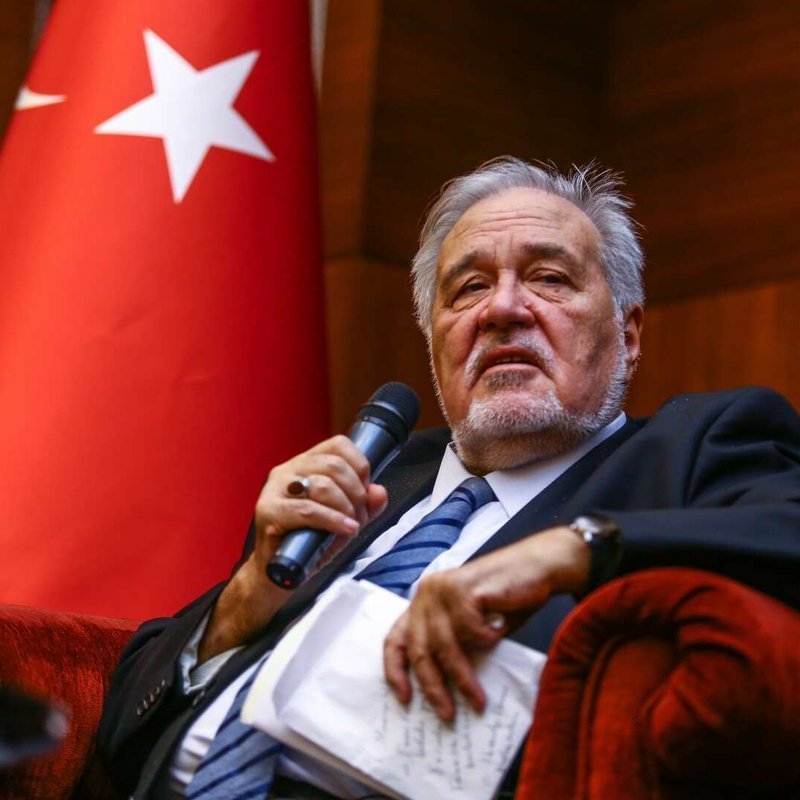 siyahsancakx's tweet photo. 🔵 #ARŞİV | İlber Ortaylı:

"Türk tarihinde ‘Bozkurt’ bir semboldür, idoldür. Öyle sadece bir partinin, grubun sembolü değildir. Biz çöl takımından değiliz, steplerden gelen bir milletiz. O yüzden kurt bizim için mühim." https://t.co/uIeW7vykBs