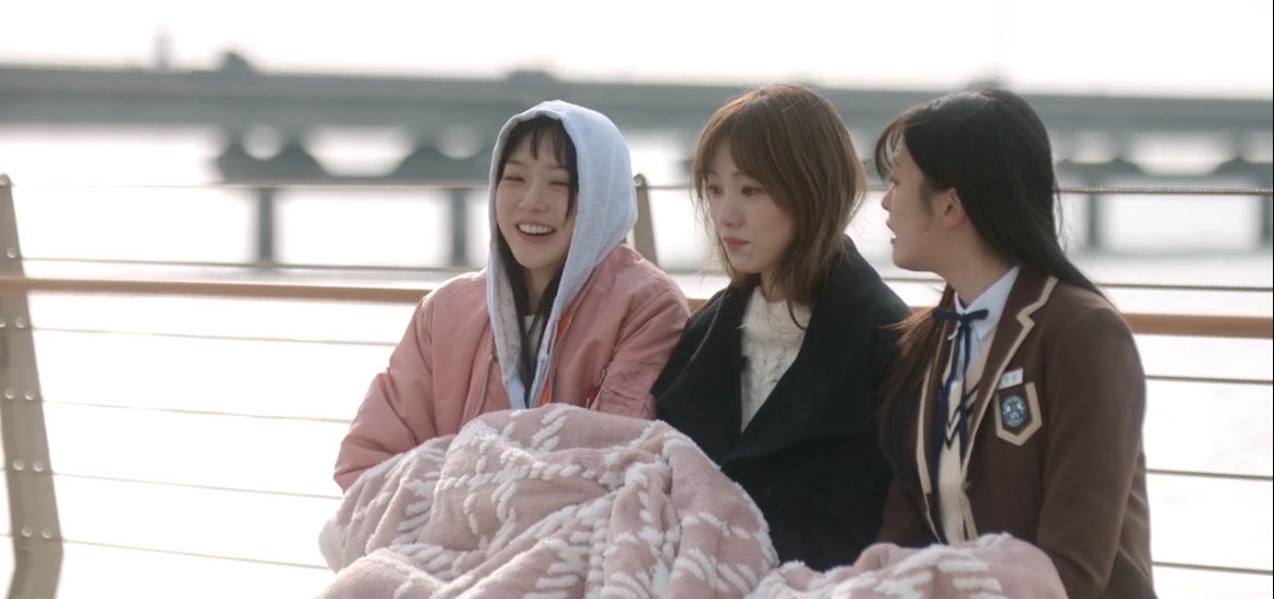 __kdramaland's tweet photo. something about having three female siblings makes a drama extra special 

#InYourRadiantSeasonEp6
#InYourRadiantSeason
#WelcomeToSamdalri #LittleWomen https://t.co/mxHKM6aVq2