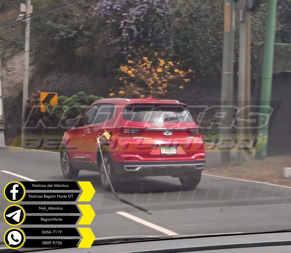 Noti_Atlantico's tweet photo. 🔴#LenteNDA | 🚘💨⛽️ Vehículo captado con la manguera de despacho de combustible en columpio de Vista Hermosa, #Zona15.

#Guatemala #TransitoGT #TraficoGTb https://t.co/4pe063EqpK