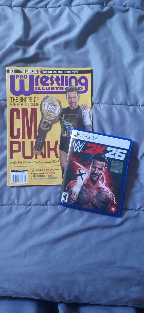 jonesrob10's tweet photo. @CMPunk how does it feel to be on 2 of the best covers? https://t.co/mmAJ3fUDH7