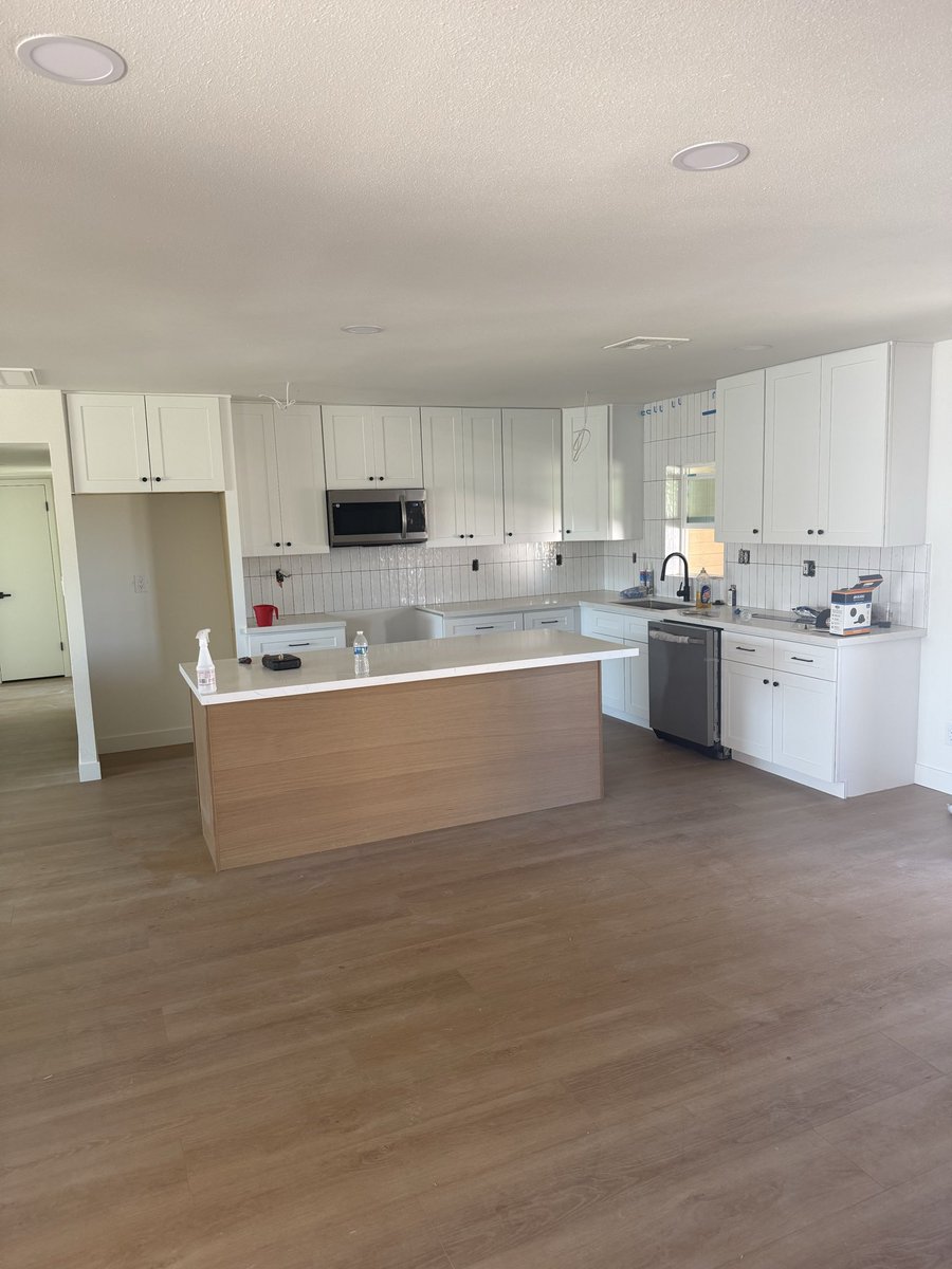 gregkrealestate's tweet photo. Wrapping up this full remodel in Tempe! Will have it listed on the market end of next week! https://t.co/yP4fSGvgH6
