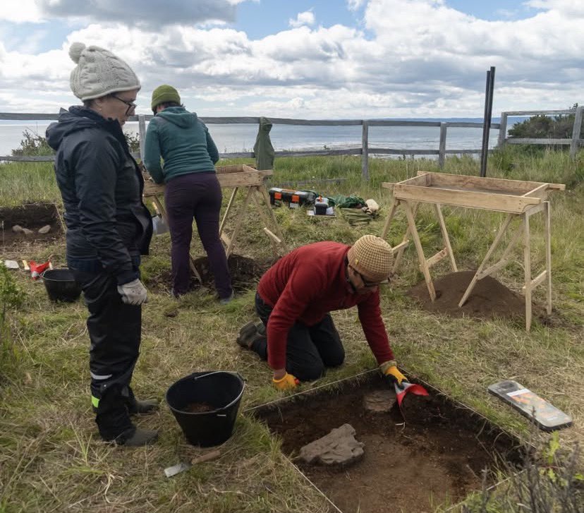 Maravilloso hallazgo en el Estrecho de Magallanes 🇨🇱 🌊 

Se encontró la moneda fundacional de la primera iglesia de toda la Patagonia ⛪️ 

Construida en marzo de 1584 en la desaparecida ciudad del Rey don Felipe 🪙 🇪🇸

Un tesoro y Patrimonio para Magallanes, Chile y España

#puq