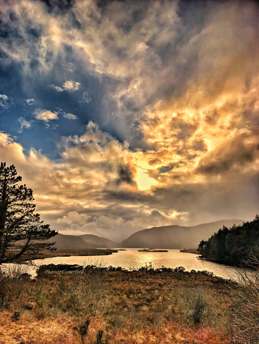 ThisIsIreland3's tweet image. Evening skies over Lough Veagh in the beautiful Glenveagh National Park 

📍Co. Donegal - Éire 🇮🇪 

📸 Padraig Comerford 

#Evening #Ireland #Donegal  #GlenveaghNationalPark #LoughVeagh
