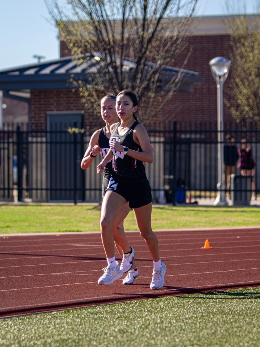 WylieXC_TF's tweet image. Our girls 3200m runners went #5, #7, and #8 all time this week. Congrats to Alexis Lee, Vanessa Vazquez, and Paige Orr on a great race!

#AHMO #GetOnBoard
