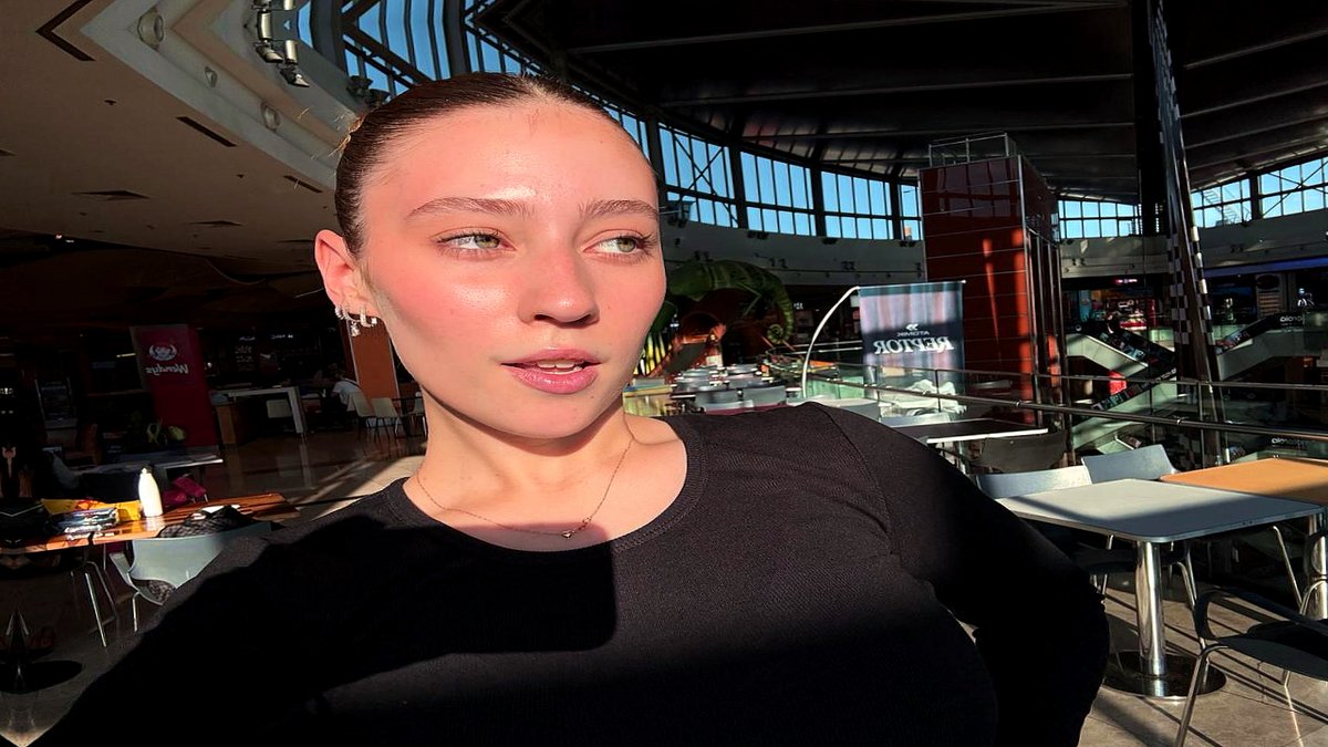 DHornandez96336's tweet image. Manifesting main-character energy with a latte in hand ☕️✨ #CaffeineChronicles #MorningMuse #ReadSipRepeat