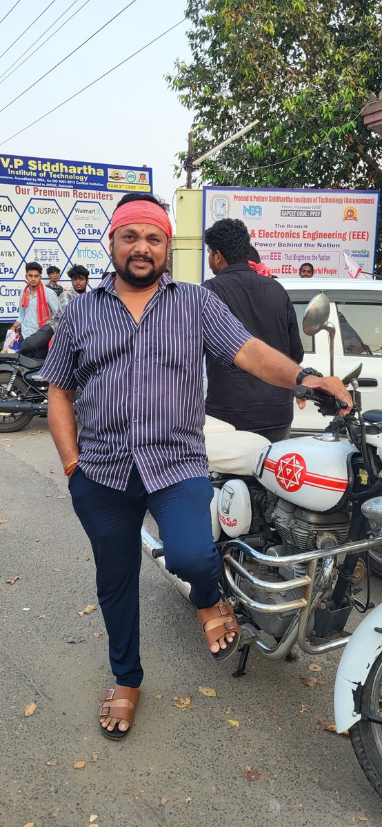 JeevaVaddi's tweet photo. #JanasenaPartyOffice 
#janasenaparty 
విజయవాడ, కానూరులోని  VR సిద్ధార్థ ఇంజనీరింగ్ కళాశాల వద్ద  పెనమలూరు నియోజకవర్గం లో  నిర్వహించిన జనసేన పార్టీ ఆవిర్భావ దినోత్సవ వేడుకలు https://t.co/i5rsaoDQ0P