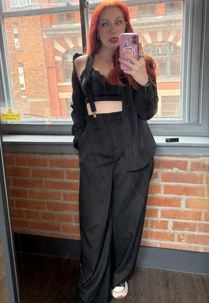 𖤓 han MET louis 𖤓 tweet media