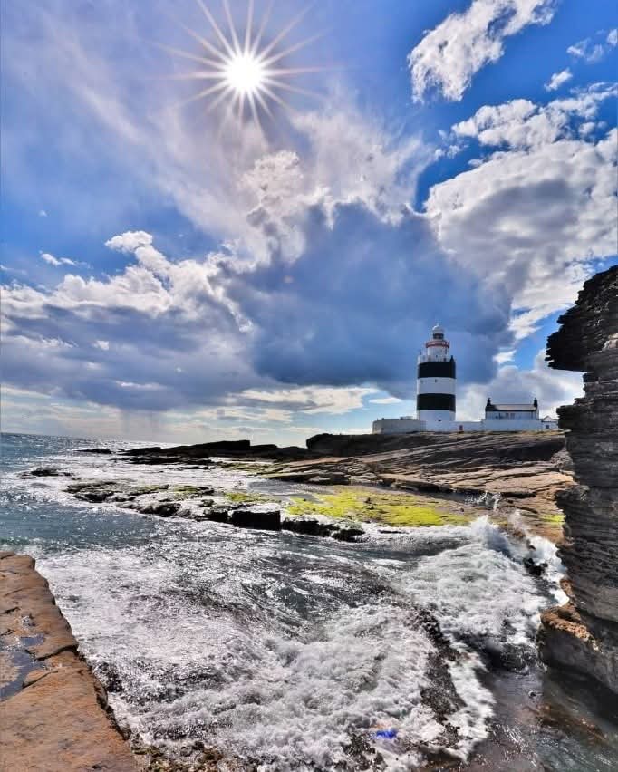 ThisIsIreland3's tweet image. Some pictures of the oldest working Lighthouse in the world, Hook Head Lighthouse 💚🌊

📍County Wexford, Ireland ☘️ 

📸 Brendan St Johns 

#Hookhead #Wexford #Ireland #History #Lighthouse