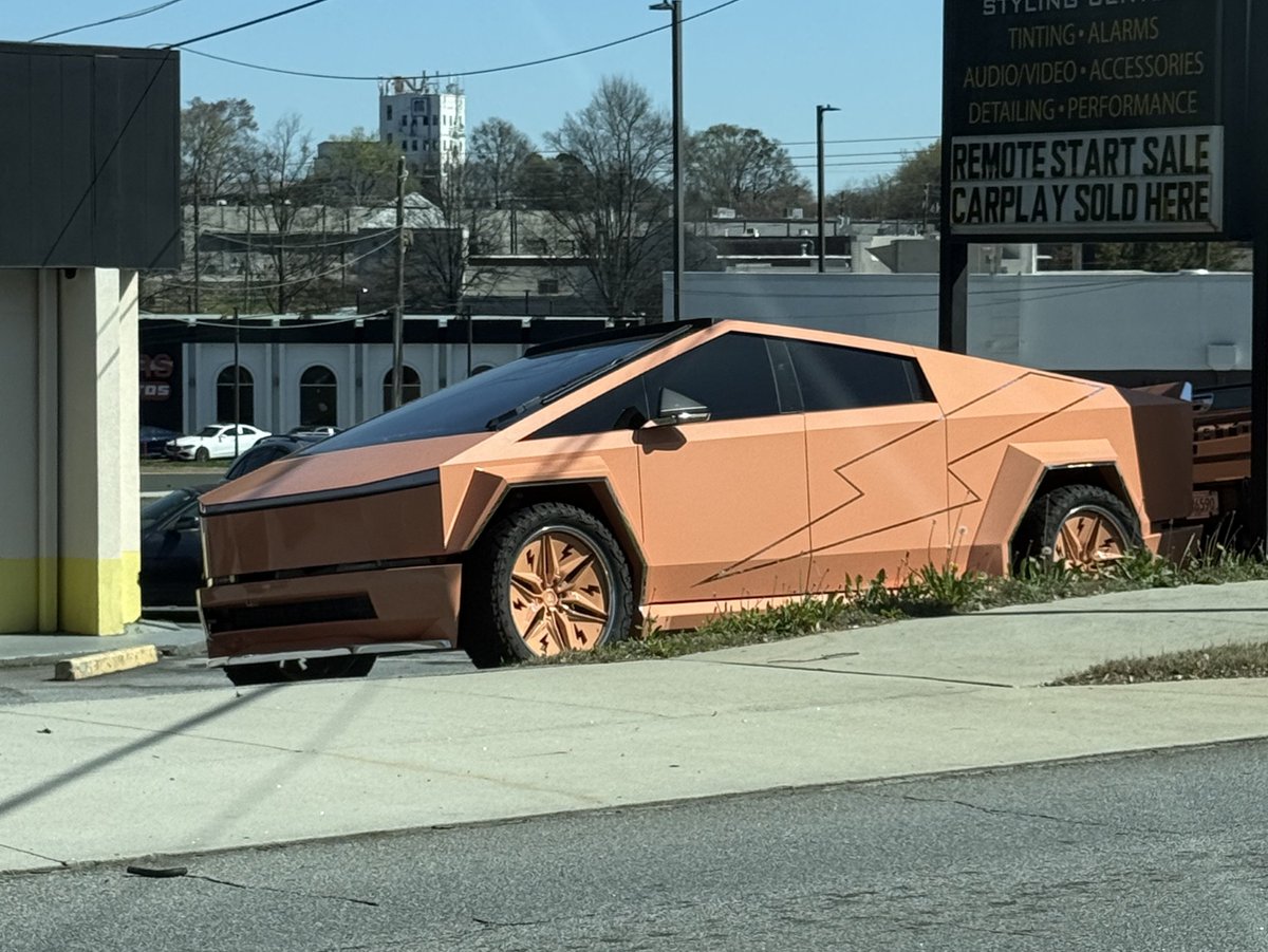 CybertruckFamily tweet media