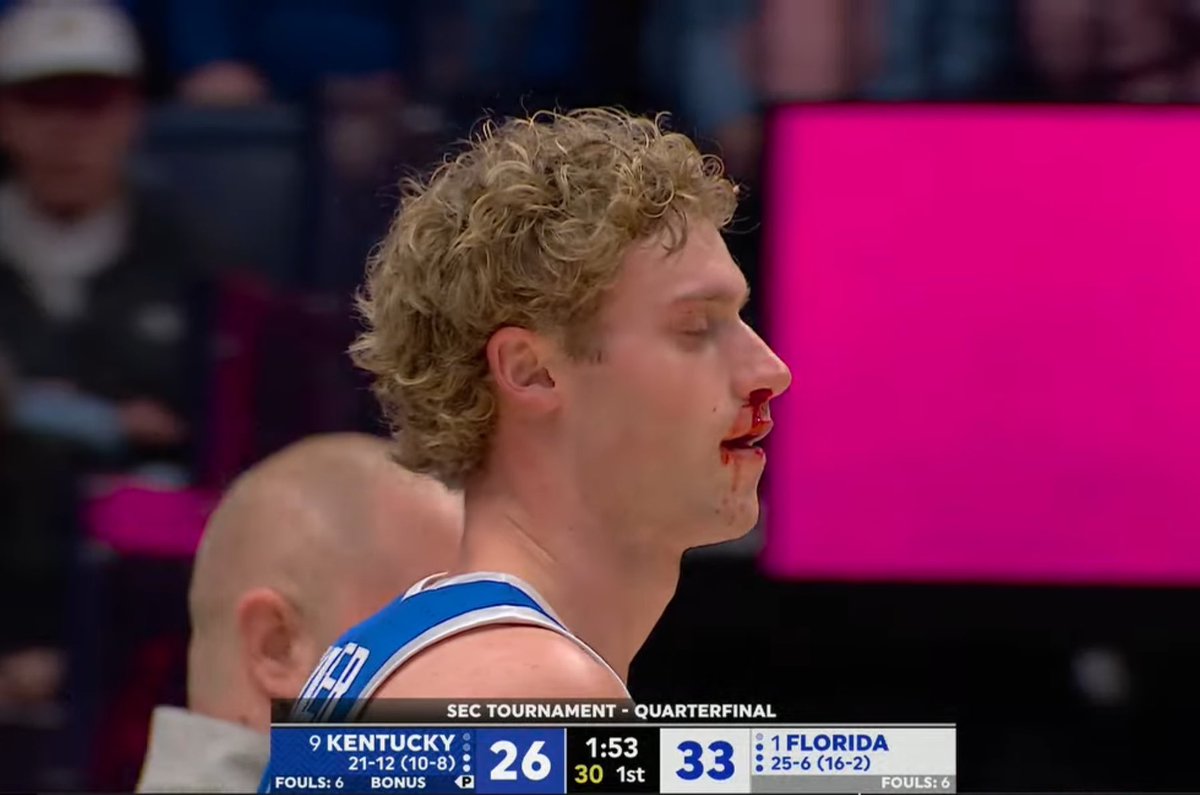 BigBlueBud's tweet photo. Foul on Kentucky https://t.co/QaAvCgGAw7