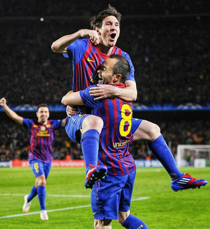 No player in football history has ever scored 50+ goals in a season without a single penalty. 

[Messi did it 4 times] 😭😭