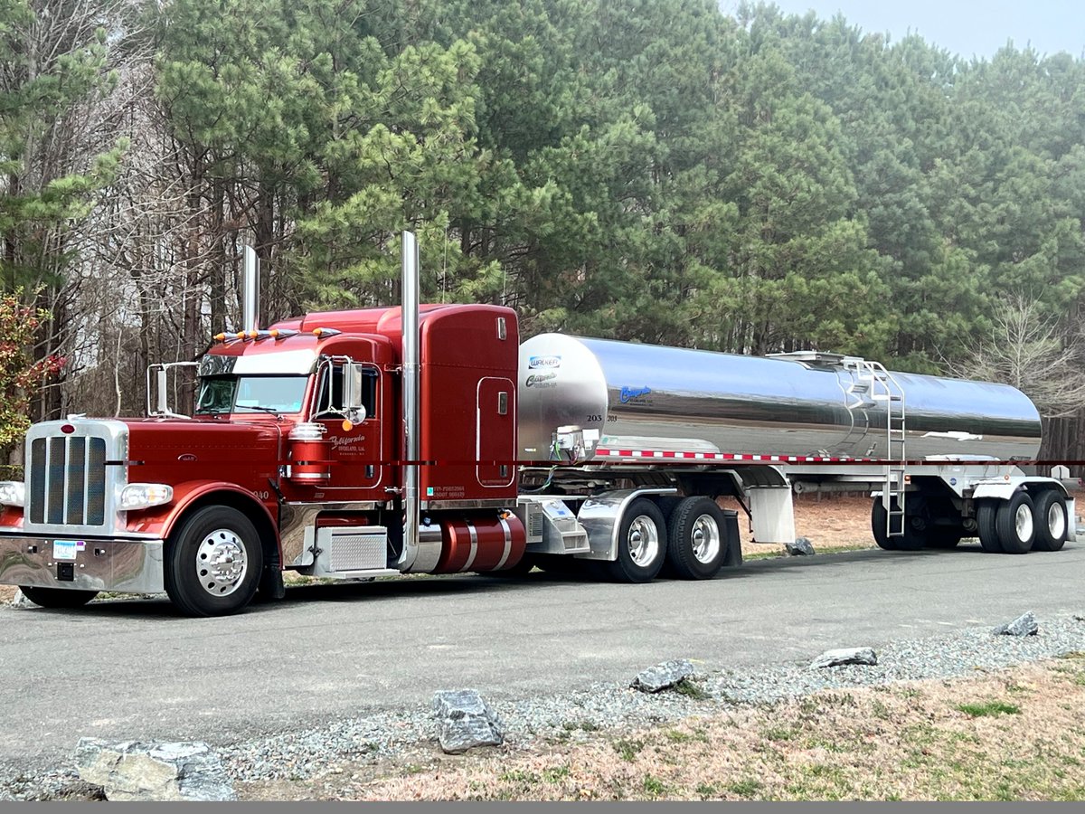 CAOverlandLtd's tweet photo. #californiaoverlandltd #ifitdontshineitaintmine #Pete #peterbilt389 #Peterbilt #Pete389 #diesel #diesels #bigrigs #bigrig #dieseltruck #trucker #18wheeler #18wheels #PeterbiltPride #trucks #trucking #truckers #peterbilttrucks #peterbiltsofinstagram #peterbilttrucking #bigrig https://t.co/fIYfiGab0E