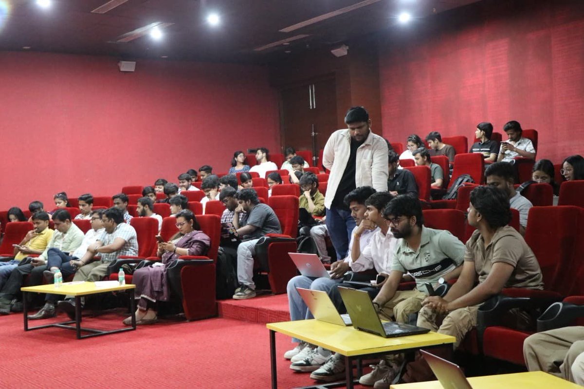 errrendev's tweet photo. Proud to have organized India OnChain Tour #15 🚀

It was great to see students and builders actively engaging in a session on Blockchain, Web3, and NFT development. Grateful to be part of an event that encouraged learning, innovation, and community. ✨

#Web3 #Blockchain #Nexido https://t.co/bb0u7exH8w
