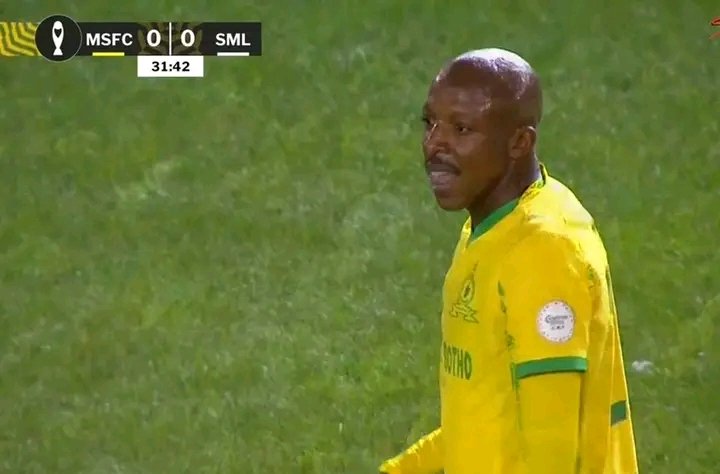 maetsebane's tweet photo. Not Khuliso Mudau wrapping up the Mudau vs Sebelebele debate in just 1 day, he didn't even give the small kid a chance. Well done Khuliso 🤣🤣🤣💛🔥👆 https://t.co/X09K0nJUsL