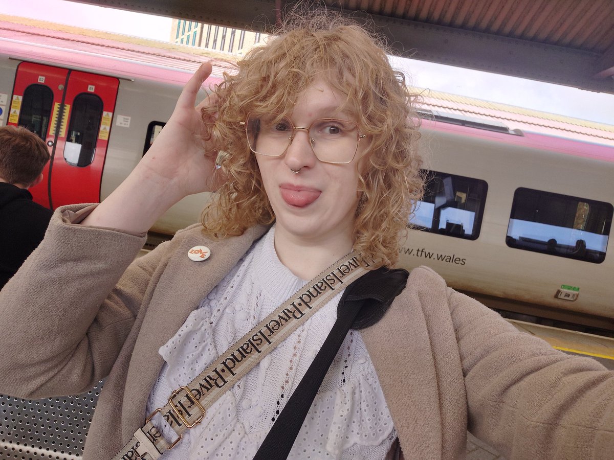 maeve/pup 🏳️‍⚧️🐶 tweet media