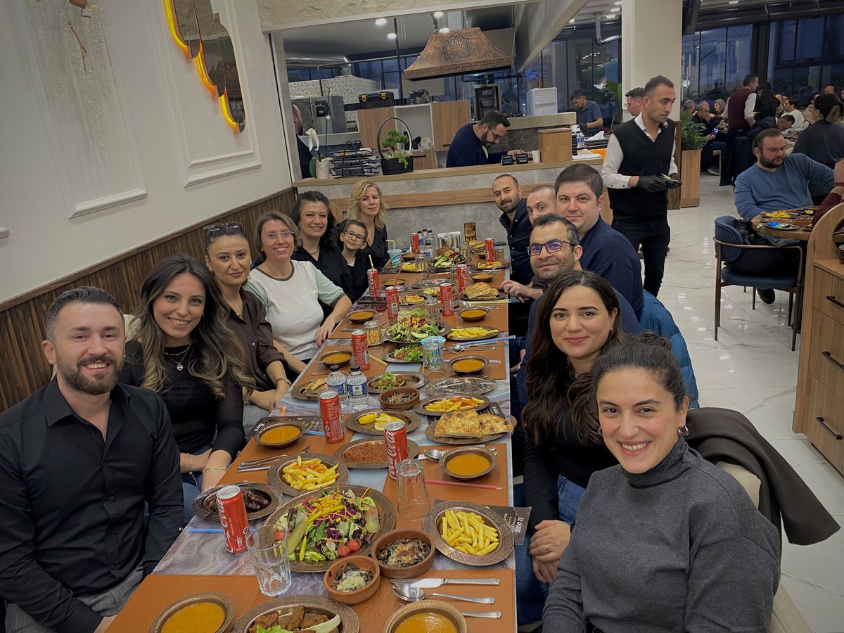 Bu harika ekibin bir parçası olmaktan büyük bir mutluluk duyuyorum. Hepsi de çok kıymetli  🙏🏼