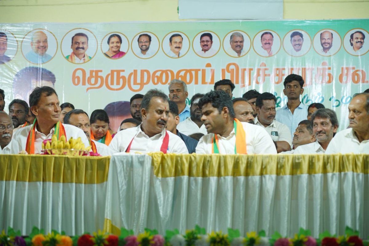 SPVelumanicbe's tweet photo. மாண்புமிகு கழகப் பொதுச்செயலாளர், புரட்சித்தமிழர், அண்ணன் திரு. #எடப்பாடியார் அவர்களின் ஆணைக்கிணங்க,

#கோவை மாவட்டம், #தொண்டாமுத்தூர் மாரியம்மன் கோவில் திடலில் தெருமுனைப் பிரசாரக் கூட்டத்தில் கலந்துகொண்டு பொதுமக்களிடம் வாக்கு சேகரித்தேன்.

உடன், @BJP4TamilNadu முன்னாள் தலைவர் திரு. @annamalai_k, கழக நிர்வாகிகள் மற்றும் தேசிய ஜனநாயகக் கூட்டணிக் கட்சி நிர்வாகிகள், தொண்டர்கள்.

மக்கள் மீது கொஞ்சமும் அக்கறையற்ற திமுக அரசை வீட்டுக்கு அனுப்ப வேண்டும் என்ற ஒற்றை இலக்கையே தற்போது தமிழக மக்கள் கொண்டிருக்கிறார்கள். 

தற்போதைய ஆட்சியில் தினம்தினம் தாங்கள் படும் துயரங்களை எண்ணி மிகுந்த கோபத்தில் கொந்தளித்துக்கொண்டிருக்கும் தமிழ்நாட்டு மக்கள், தேசிய ஜனநாயக் கூட்டணிக்கு வாக்களித்து, மிகப்பெரிய வெற்றியடையச் செய்து, மாண்புமிகு புரட்சித்தமிழர் அண்ணன் திரு. #எடப்பாடியார் அவர்களை முதலமைச்சராக அரியணை ஏற்றக் காத்துக்கொண்டிருக்கிறார்கள்.

மக்கள் நினைக்கும் மாற்றம், மக்களால் விரைவில் நிகழும்.

@EPSTamilNadu @AIADMKOfficial #AIADMK #அஇஅதிமுக