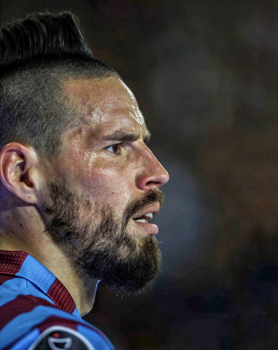 GezerTozarS's tweet photo. @EuropaLeague @mehmetakifaydin Grande Marek Hamšík https://t.co/glCUbev0WO