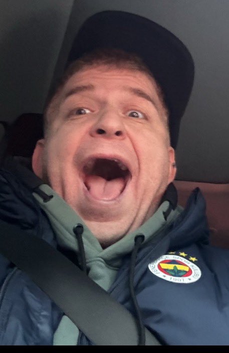 Çık anlat <a href="/gokhanozoguz/">Gökhan Özoğuz</a>  hatta birlikte Video yayınlayın <a href="/lubeayar/">Lûbe Ayar</a> ile yetmezse yanınıza <a href="/Ahmetercanlar/">Ahmet Ercanlar</a> da alın çabuk çabuk kitle bir ışık bekliyor sizden :)