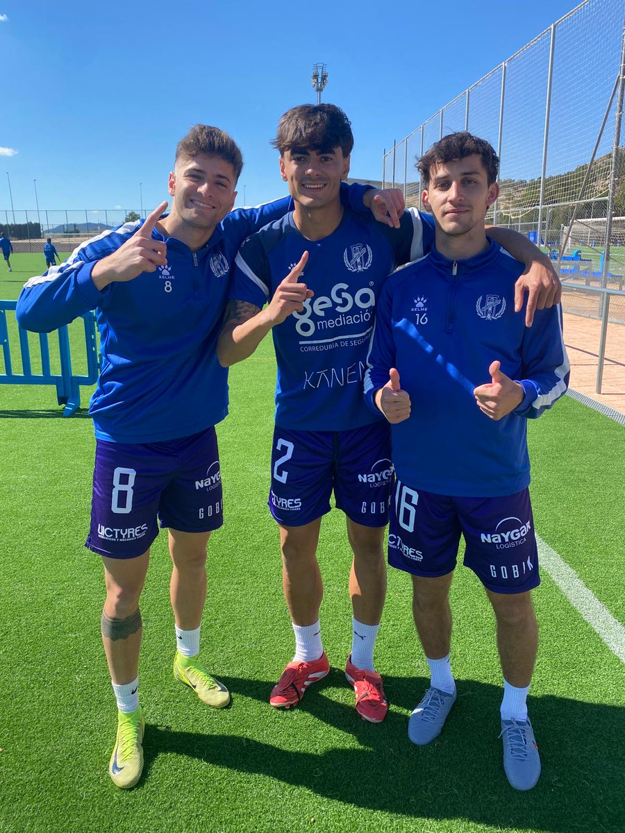 Yeclano_dptvo's tweet photo. 🔜 #JaénYeclano 🎯

🏋️‍♂️🏟✅️ ¡Seguimos preparando el partido del domingo en tierras jienenses y este ha sido el tridente ganador del fútbol-tenis de esta mañana! 🥇⚽️🎾

#SegundaRFEF 📊 #NoDudaría https://t.co/C9pgQyOPld