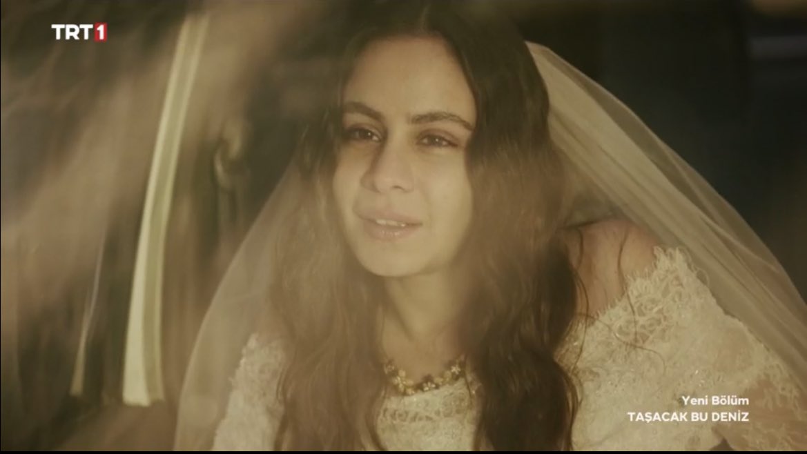 Ay yok artık Gezep gerçekten bunuda yapmazsın ya esme sana sığınmış senın Hicrandan ne farkın var bir birinizi bulmuşsunuz gerçekten evlenin defolun cidden #TaşacakBuDeniz #EsDil