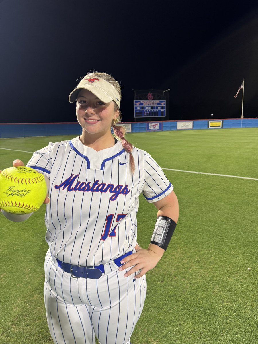 RaeganStanley09's tweet photo. HOMERUN #17!!! We had a great win against Denton Ryan last night, now let’s get HYPE to play against Birdville on Monday! Go Mustangs! ❤️💙🤍 

#uncommitted #Classof27 @GHSMustangSB https://t.co/p5NlXtrdn1