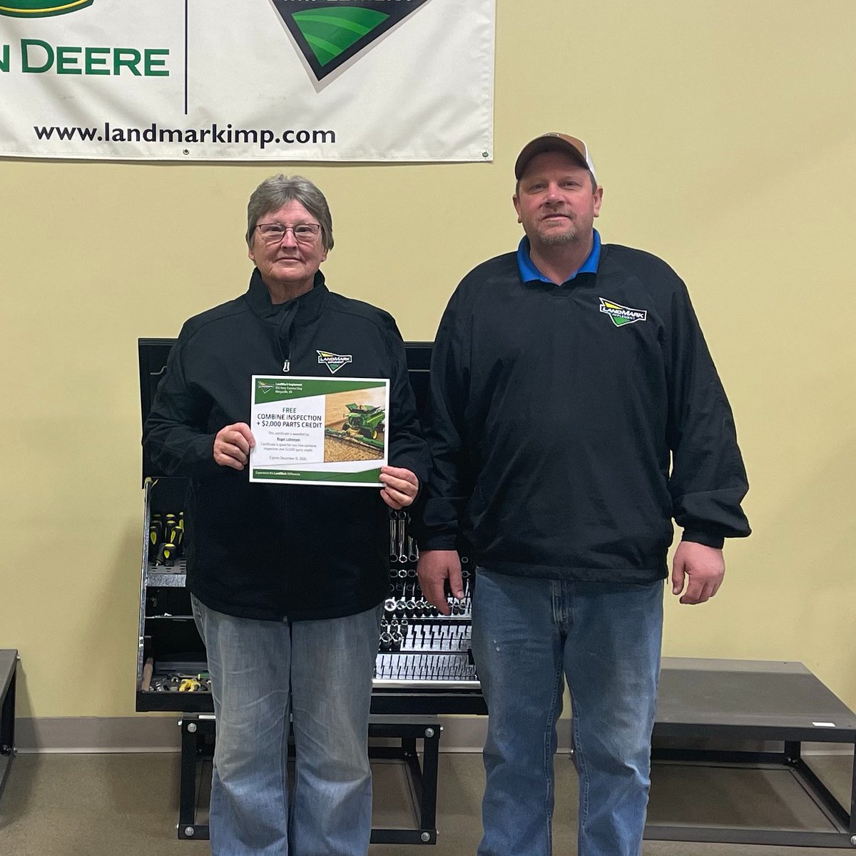 LandMark Implement tweet media