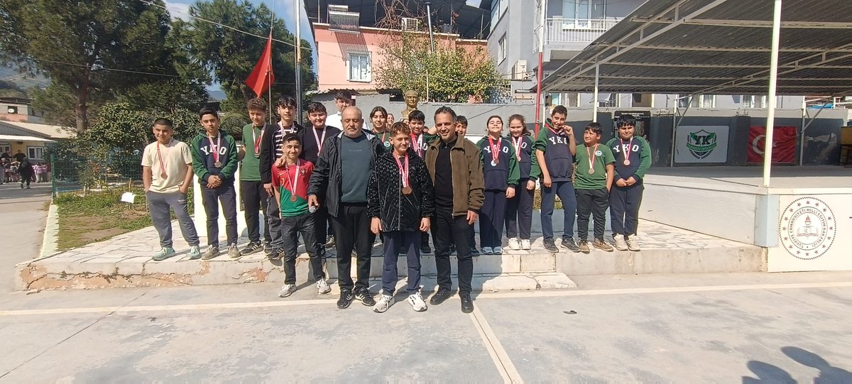 Yılmazköy Ortaokulu’nda marifet iltifata tabidir! 🌟
​Çünkü biliyoruz ki, ödüllendirilen her başarı, gelecekteki daha büyük zaferlerin ilk adımıdır. 🎓👏<a href="/tcmeb/">Millî Eğitim Bakanlığı</a> <a href="/Aydin_MEM/">Aydın İl Millî Eğitim Müdürlüğü</a> <a href="/AydinMemArge/">Aydın İl Mem Ar-Ge</a> <a href="/mehmetyigitmem/">Mehmet YİĞİT</a> <a href="/efelerilcemem/">EFELER İLÇE MİLLİ EĞİTİM MÜDÜRLÜĞÜ</a> @alicomrukk #köklerdengeleceğe #türkiyeyüzyılımaarifmodeli