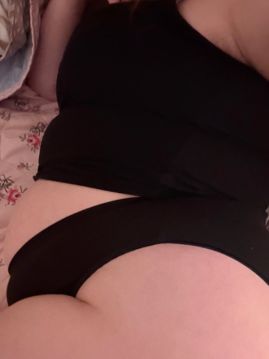 eggluvsu's tweet photo. in love with this picture of me side on :3 https://t.co/UOnMli68rv