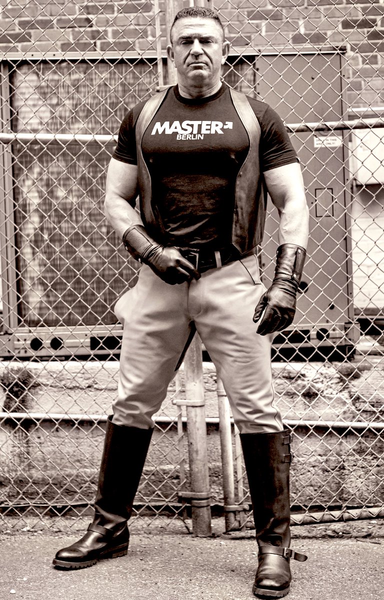 Intense Muscle God tweet media