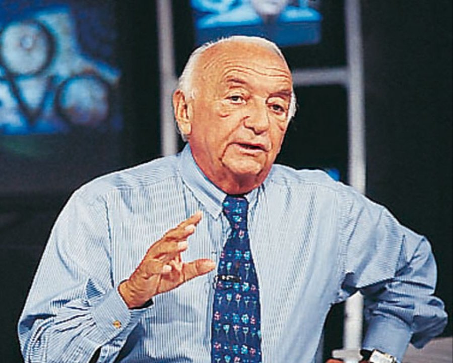 A Neustadt se lo podría recriminar por algunas transgresiones, sin duda muchas menos que la de cualquier "burdo periodista top" de la actualidad, pero a diferencia de estos Bernardo tenía una virtud: Sabía preguntar, escuchar y no superponer su voz para tapar la del entrevistado.