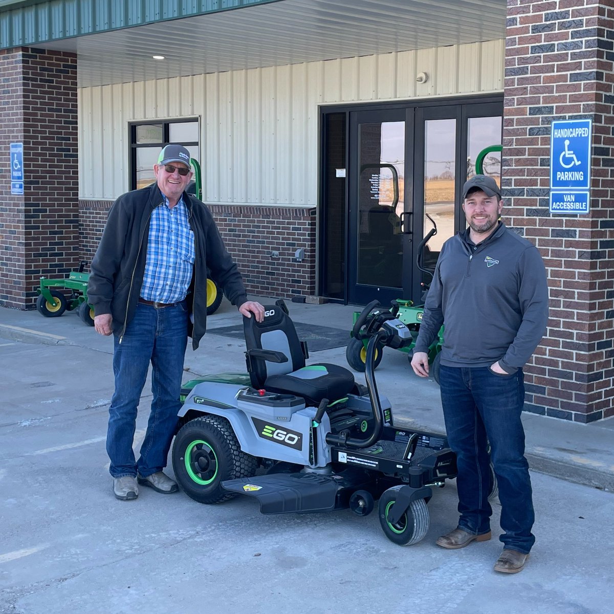 LandMark Implement tweet media