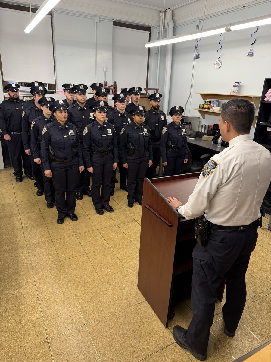 NYPD110Pct's tweet image. Attention Neighbors!
Please join us in welcoming our newest officers to the 110th Precinct. After months of dedicated training, they are ready and excited to serve the communities of #Elmhurst &amp;amp; #Corona. Say hello when you see them out on patrol!