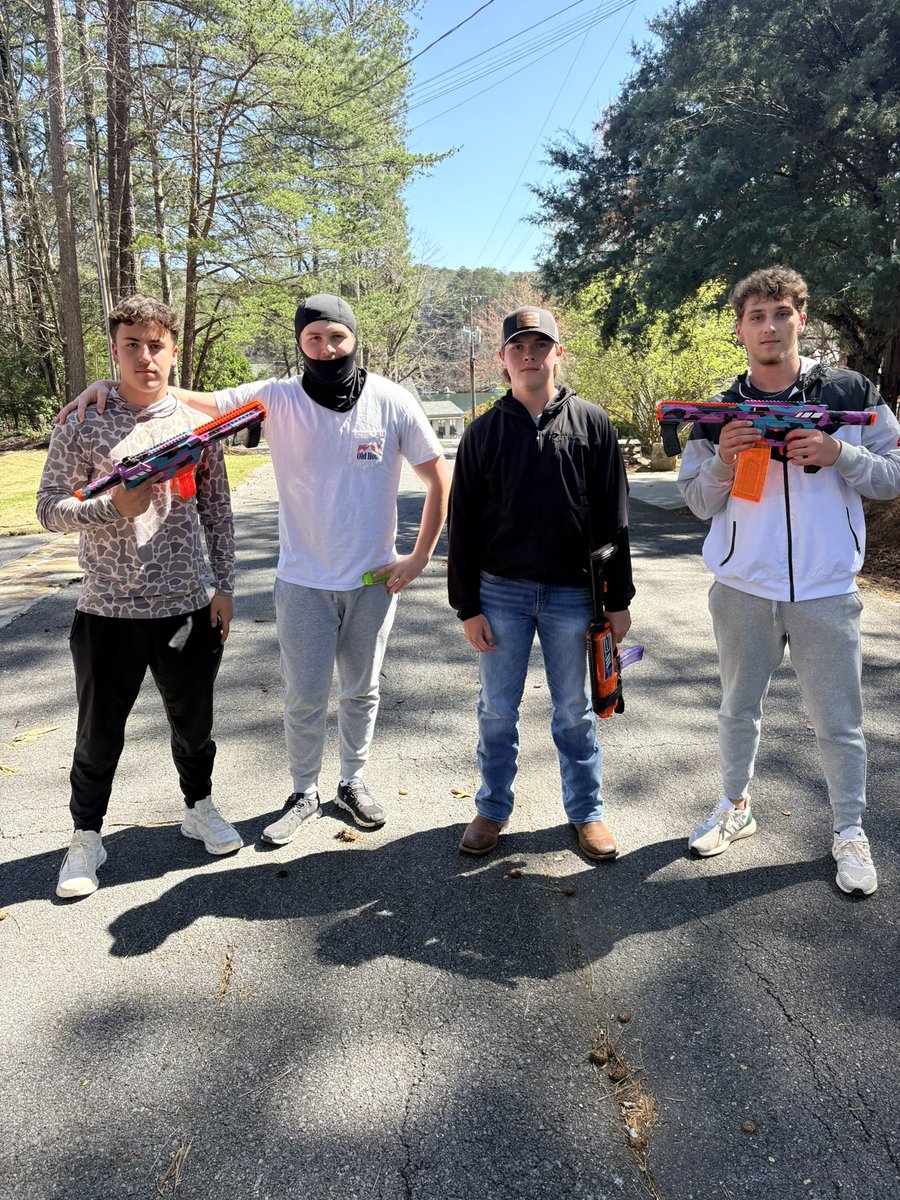 LA_killas's tweet photo. Good fight boys sorry you have Blake on your team might be the worst fucking player in the bracket talked all that shit js to not do anything all week good luck next week boys except you Blake @WalVegasWarr @WarriorNerf https://t.co/XlrblG8j8S