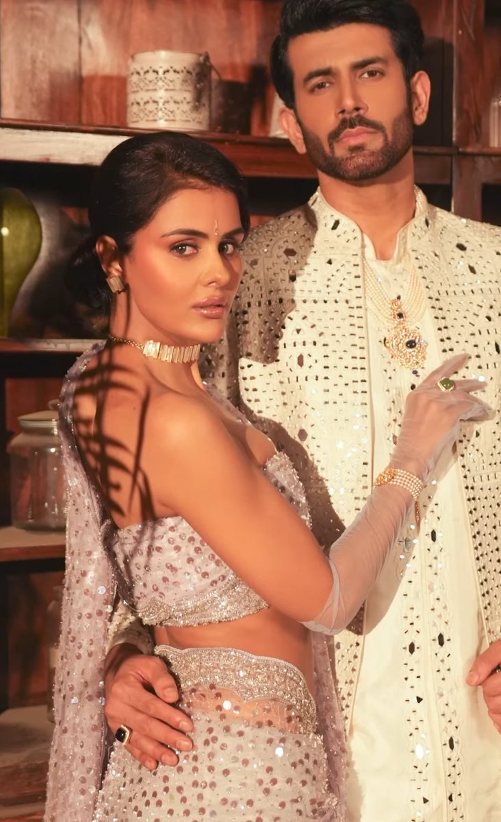 Chandrakan13's tweet image. I really feel bad for Namik and Priyanka wtf is ekta doing! This garbage! #Naagin7