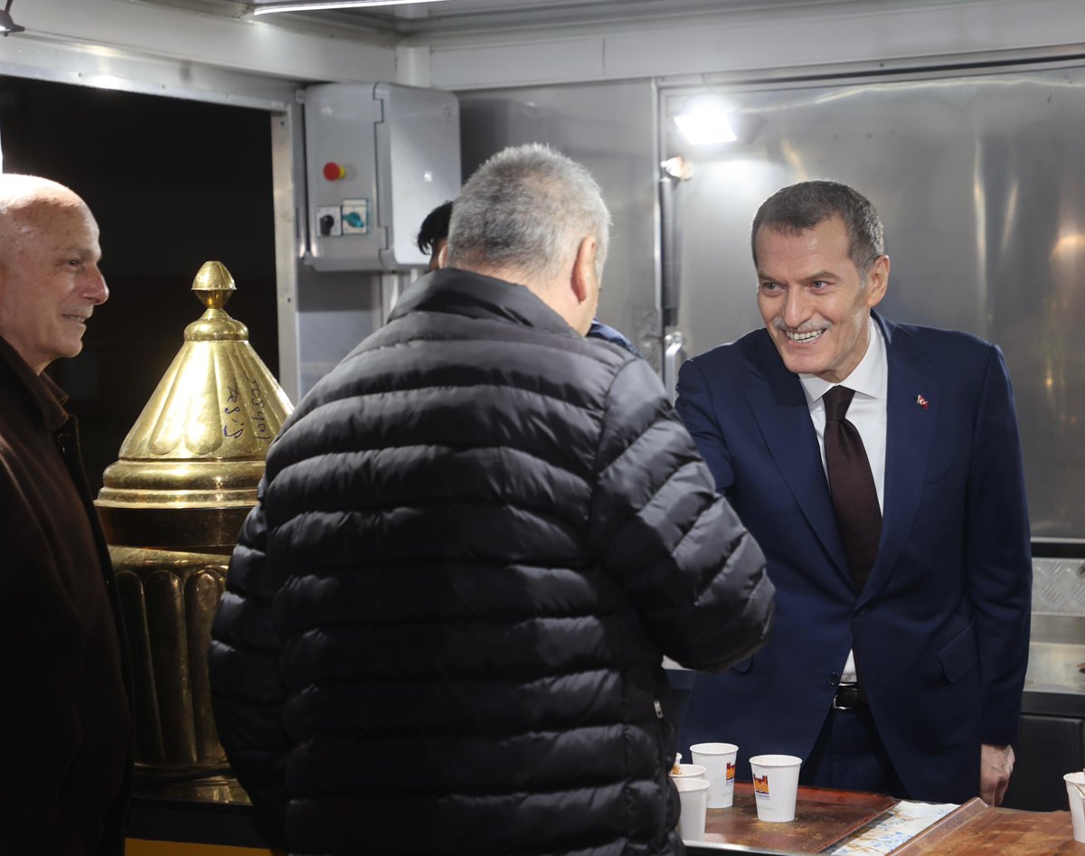 İnceden bir hüzün yok değil içimizde, sayılı günler kaldı geride.

Ama olsun, bir salep akşamı daha attık heybeye:)

🕌 Demirciler Sitesi Camii

<a href="/MustafaY_K/">Mustafa Yalçınkaya 🇹🇷</a>