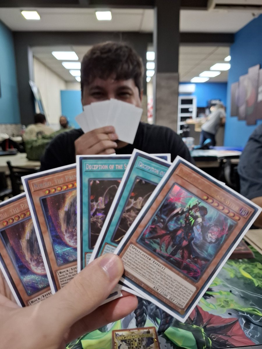 LairofDankness tweet media