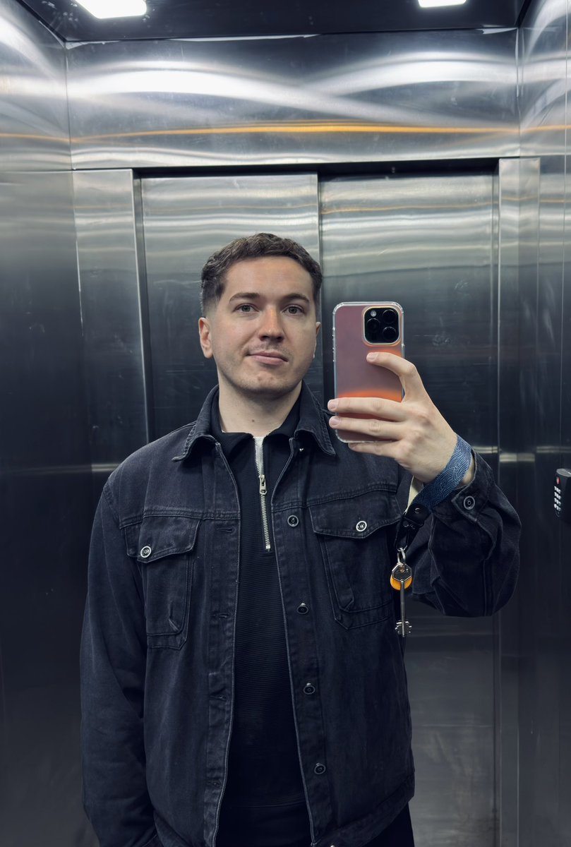 public მიტია tweet media