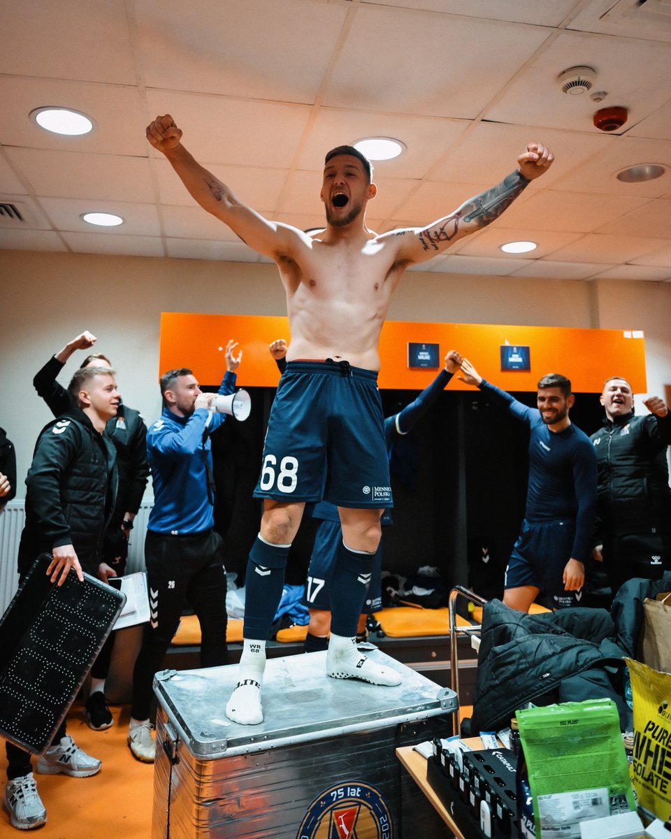 MotorLublin's tweet photo. KAPITAN ZE ZWYCIĘSKIM GOLEM © 

#BBTMOT https://t.co/TmCcj0Su7p