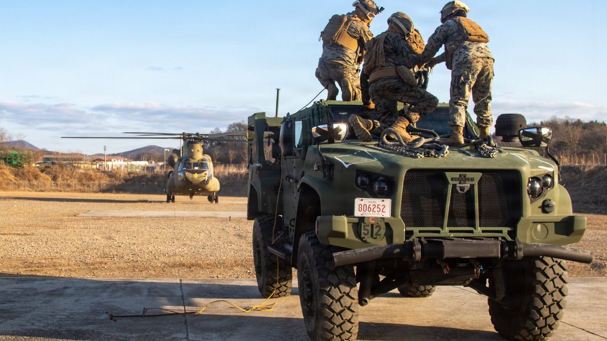 USARPAC's tweet photo. #ICYMI U.S. Army Pacific Soldiers from the 3rd Battalion and U.S. Marines conducted sling load operations to strengthen joint interoperability and expeditionary aviation capabilities ahead of #TalonReach and #FreedomShield.

📍 #SouthKorea
#USARPAC #USINDOPACOM #Readiness https://t.co/nCvTnOoMpo