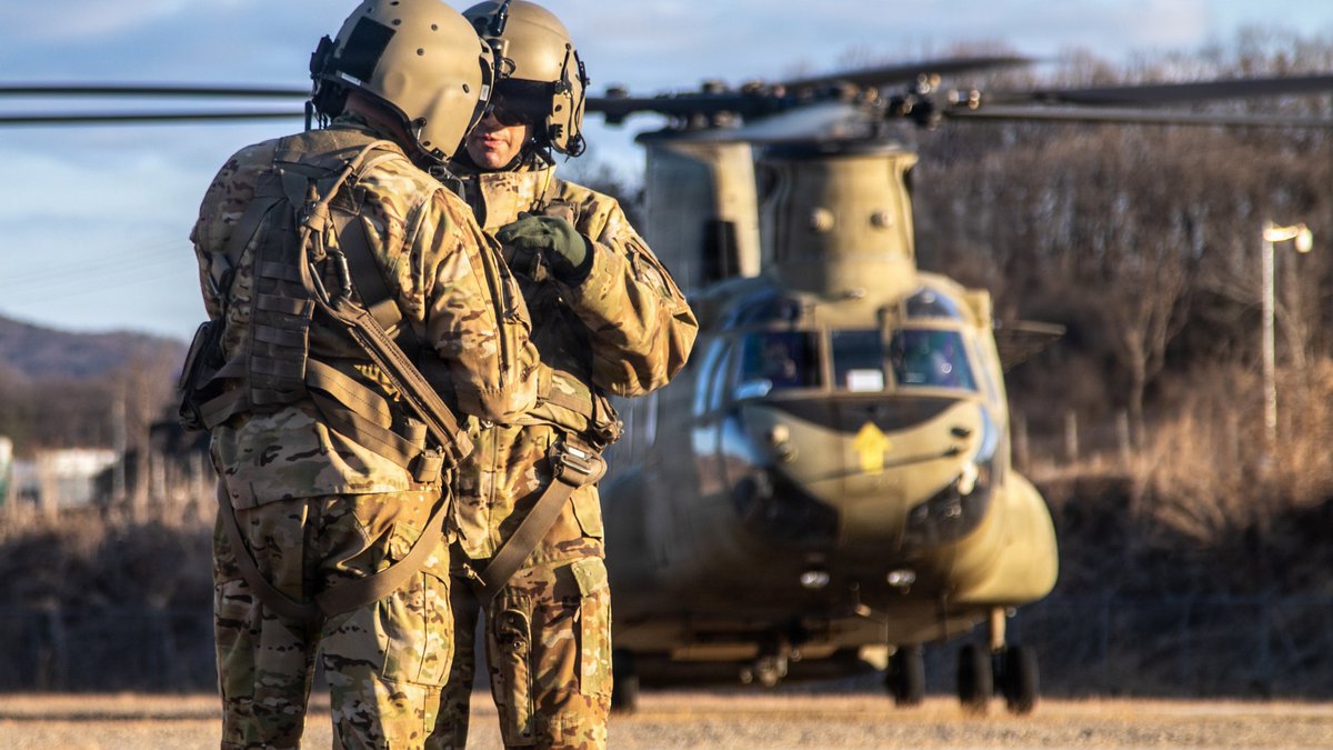 USARPAC's tweet photo. #ICYMI U.S. Army Pacific Soldiers from the 3rd Battalion and U.S. Marines conducted sling load operations to strengthen joint interoperability and expeditionary aviation capabilities ahead of #TalonReach and #FreedomShield.

📍 #SouthKorea
#USARPAC #USINDOPACOM #Readiness https://t.co/nCvTnOoMpo