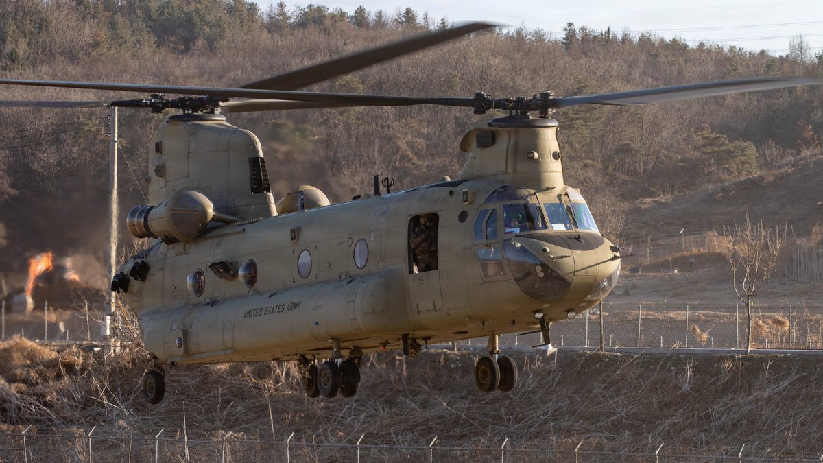 USARPAC's tweet photo. #ICYMI U.S. Army Pacific Soldiers from the 3rd Battalion and U.S. Marines conducted sling load operations to strengthen joint interoperability and expeditionary aviation capabilities ahead of #TalonReach and #FreedomShield.

📍 #SouthKorea
#USARPAC #USINDOPACOM #Readiness https://t.co/nCvTnOoMpo
