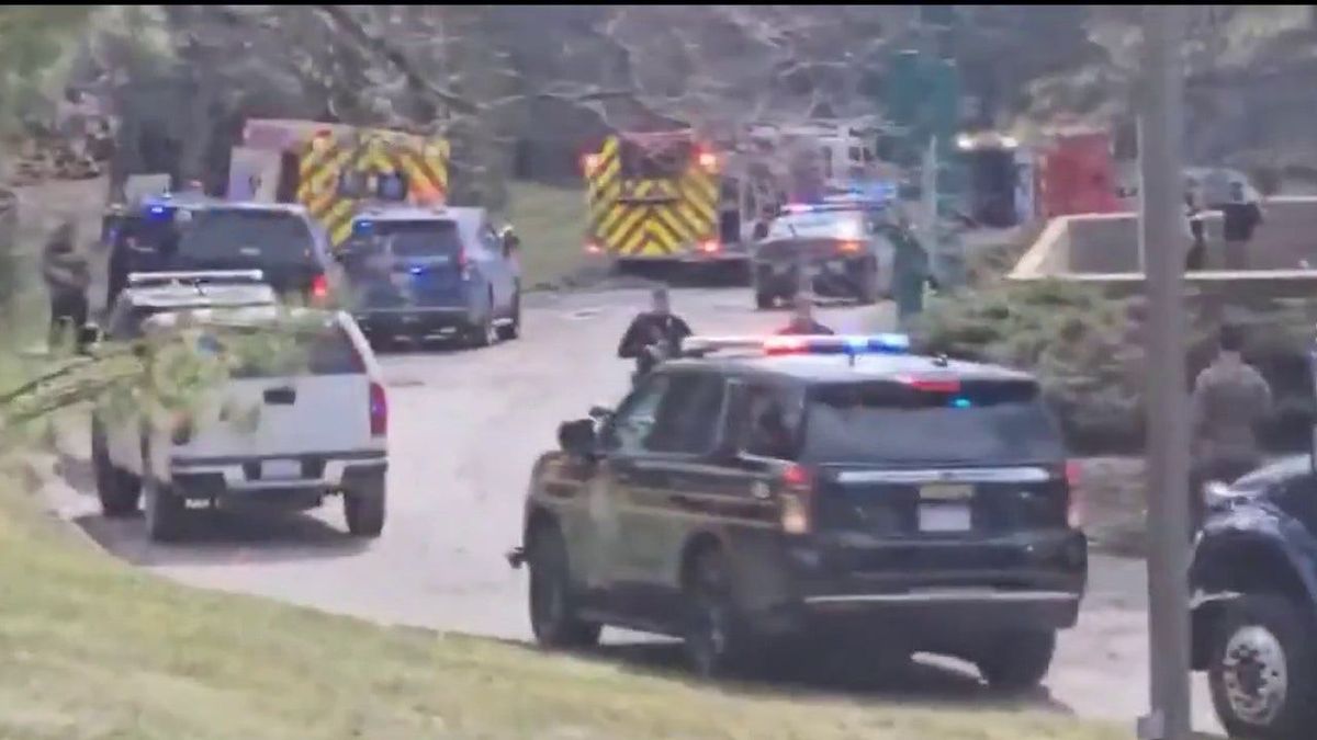 FOX2News's tweet photo. The FBI believes a Dearborn Heights man may have been targeting the Jewish community when he attacked Temple Israel in West Bloomfield. https://t.co/w2vezep3wx https://t.co/wCjsnpN0mn