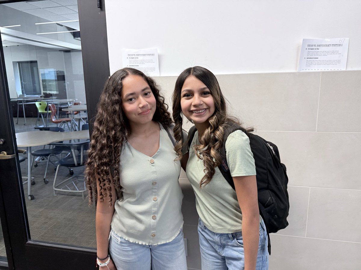 HPMSKim's tweet photo. 7th Graders excited about Spring Break. Be Kind and Have fun! 💙💙 https://t.co/x94vA8SpEo