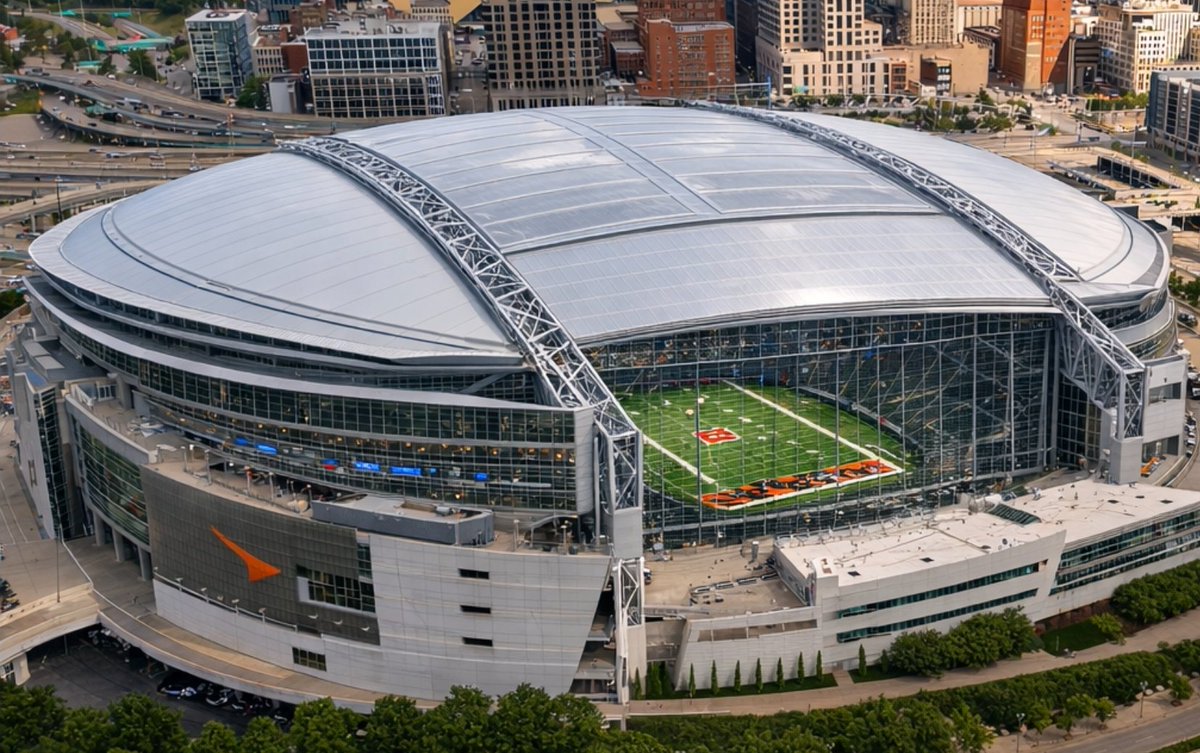 cincinnatipatio's tweet photo. @Bengals @geteero Here's a design concept that I think would look good for the stadium.. retractable, luxury boxes and lounges, open concept viewing window.. what we need for this city. Plus concerts in the winter https://t.co/2AYwxljAob