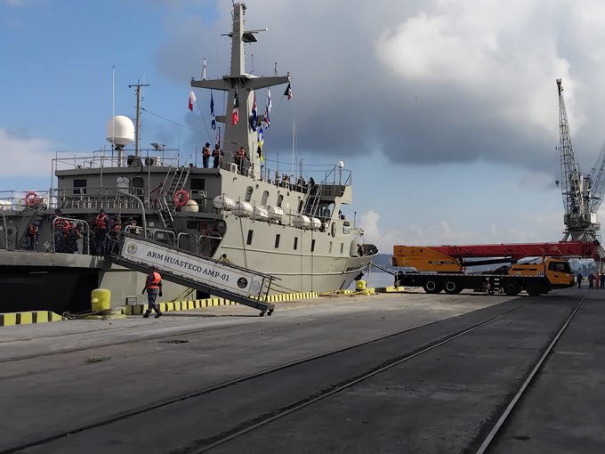 AlinaTorresBat2's tweet photo. 🇨🇺Nuevamente en el puerto de La Habana para recibir la ayuda de alimentos, aseo e insumos médicos donados por el pueblo y gobierno de México

📷 https://t.co/4F9Gpicihh